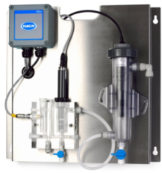 CLF10 sc Free Chlorine Analyzer with SC200 Controller and Combination pH Sensor